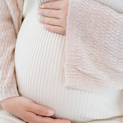 比如你让它「🎥等绿灯亮了叫我🔐🧚‍♂️」，它会持续观察👷‍♀️画面，在绿灯🚘